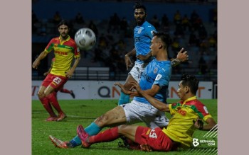 Ifedayo S Brace Defeats Selangor Fc 2 1 Worldakkam