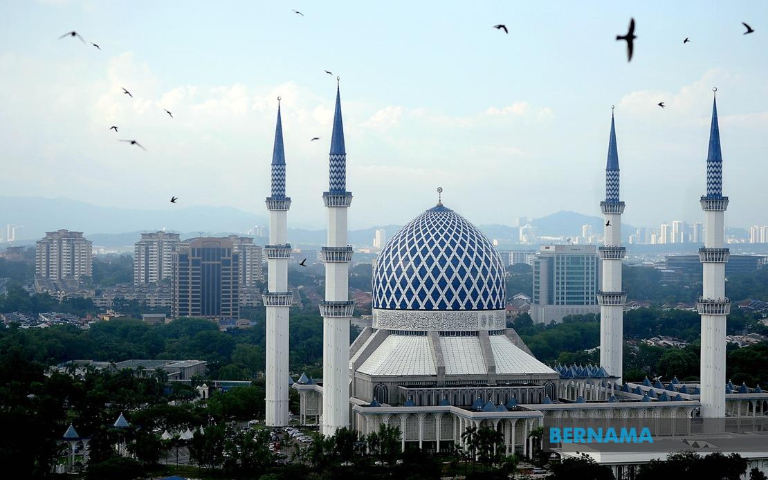 Alam masjid biru shah Tempat Menarik